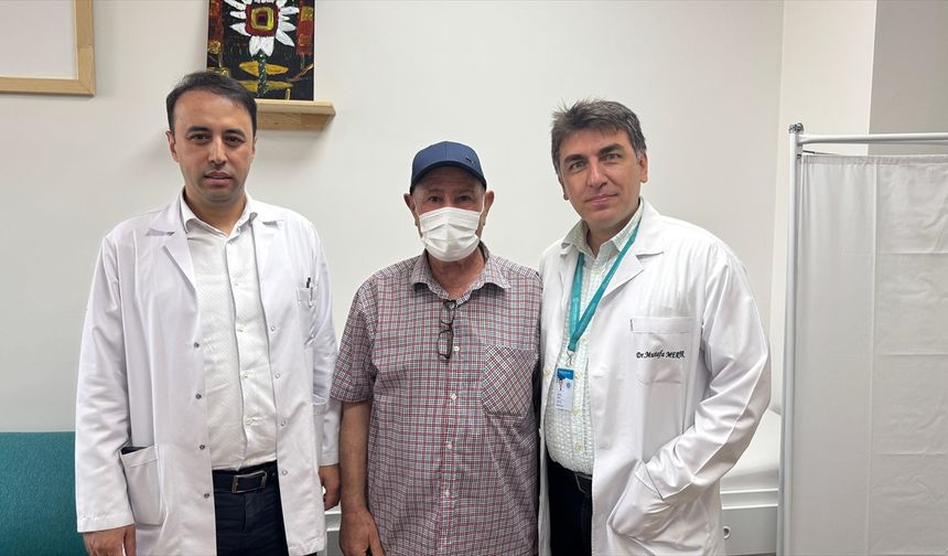 Kök hücre nakli yapılan 80 yaşındaki hasta kanseri yendi
