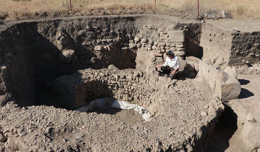 Uşaklı Höyük'teki kazılarda eski dönemlere ait yemek kültürü ve tarımsal ürünler araştırılıyor