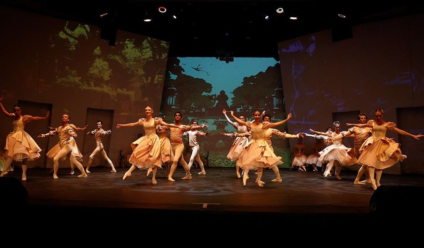 22. Uluslararası Bodrum Bale Festivali "Kuğu Gölü" balesiyle başladı