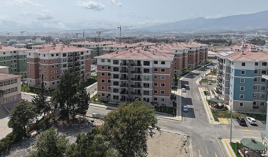 Depremlerde yıkımın simgesi olan "600 Evler Sitesi'nde yaşam yeniden başladı