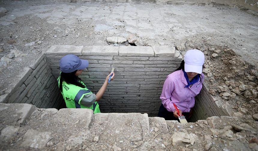 Sillyon Antik Kenti'ndeki kazılarda Roma dönemine ait 4 mezar bulundu