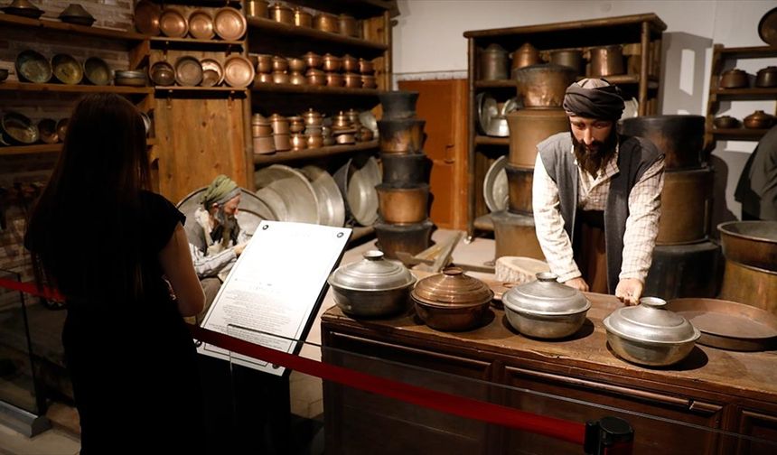 Tokat Şehir Müzesi'nde kaybolmaya yüz tutan meslekler, bal mumu heykelleriyle canlandırılıyor
