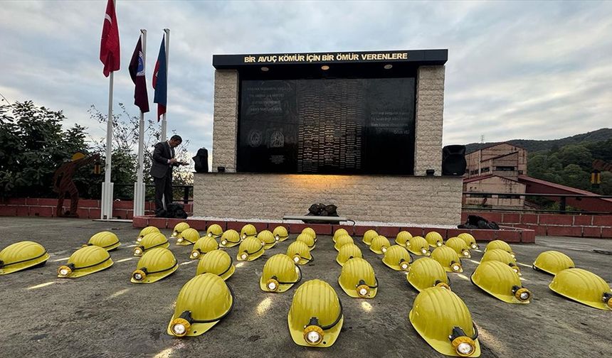 Amasra'daki patlamada hayatını kaybeden 43 madenci anıldı