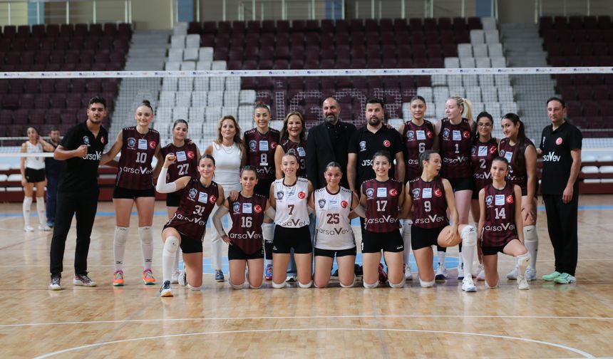 arsaVev, isim sponsoru oldukları Hatay Voleybol Spor Kulübü sporcularıyla bir araya geldi