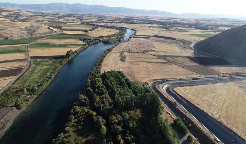 Dev boruların döşendiği Muş Ovası'nda tarım arazileri suya kavuşacak