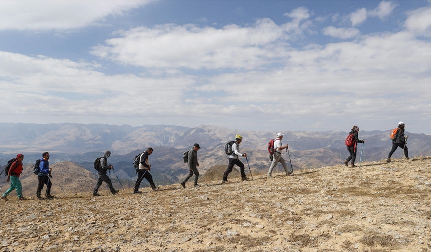 Sultan Baba Dağı tırmanış tutkunlarını yaban hayatıyla ve eşsiz manzaralarla buluşturuyor