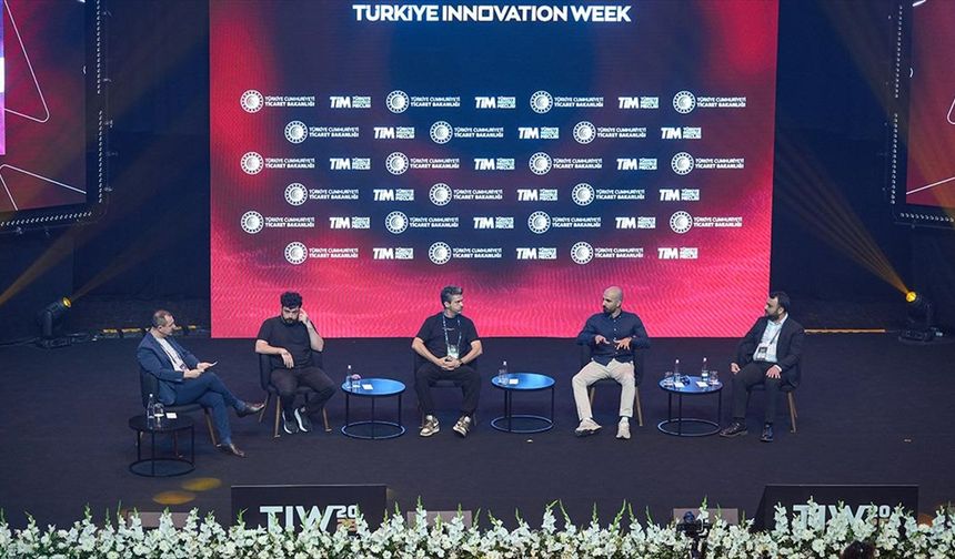 Türkiye Innovation Week'te 'Yaratıcı Endüstrilerde Yapay Zeka ile Tasarımın Evrimi' paneli düzenlendi