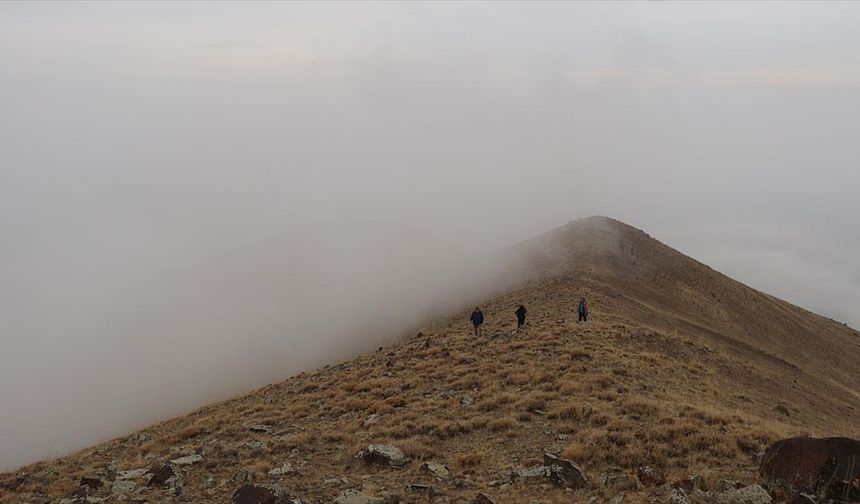 Aras Dağları sisler altında görüntülendi