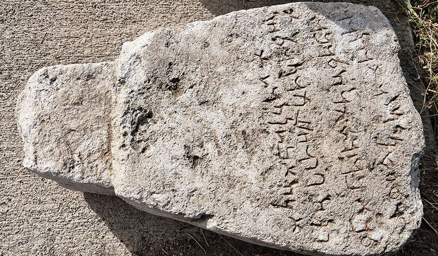 Ardahan kırsalında bulunan Aramice yazıt Kars Müzesi'nde çözümleniyor