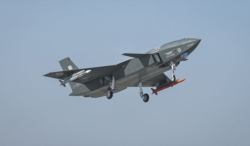 Bayraktar KIZILELMA hava-hava füzesiyle dünyada ilke imza attı