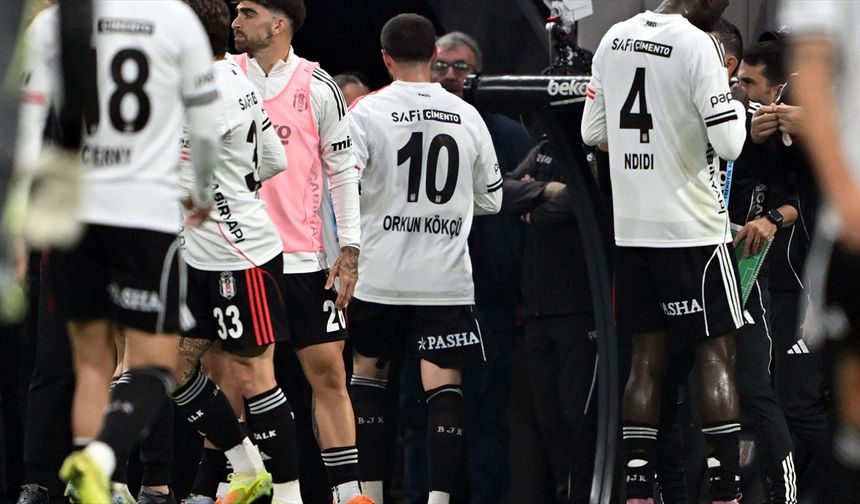 Beşiktaşlı futbolcu Orkun Kökçü derbideki kırmızı kartın üzüntüsünü yaşıyor