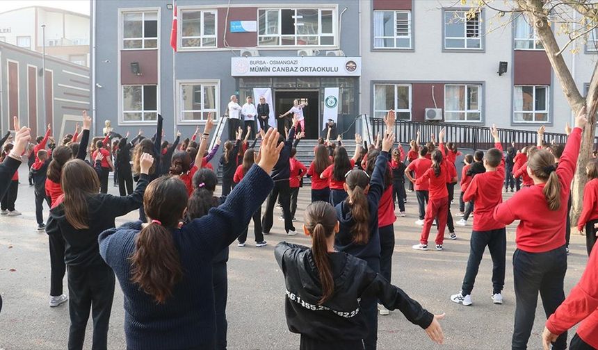 Bursa'da öğrenciler hareketli yaşam için spor etkinliklerine katıldı