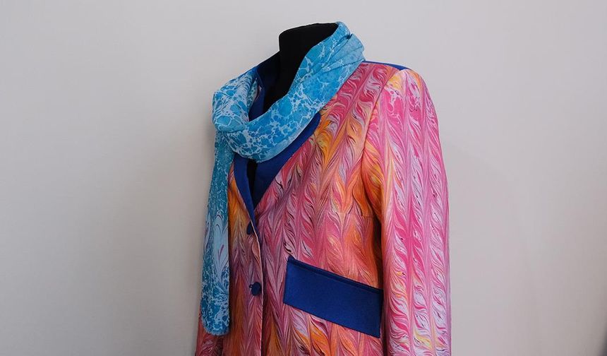 Çorum'da eskiyen kıyafetler ebru desenleriyle yenileniyor