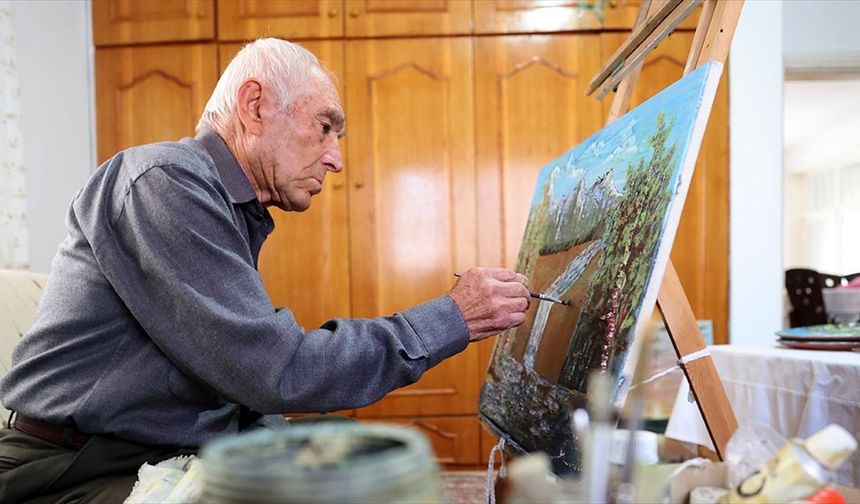 Emekli pilot resim tutkusunu emekliliğinde de sürdürüyor