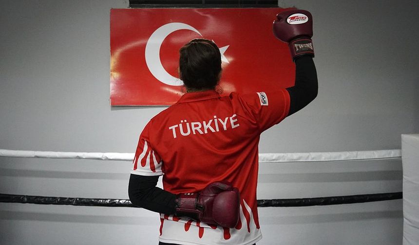 Genç kick boksçu Yağmur, Avrupa'daki başarısını büyükler kategorisine taşımayı hedefliyor