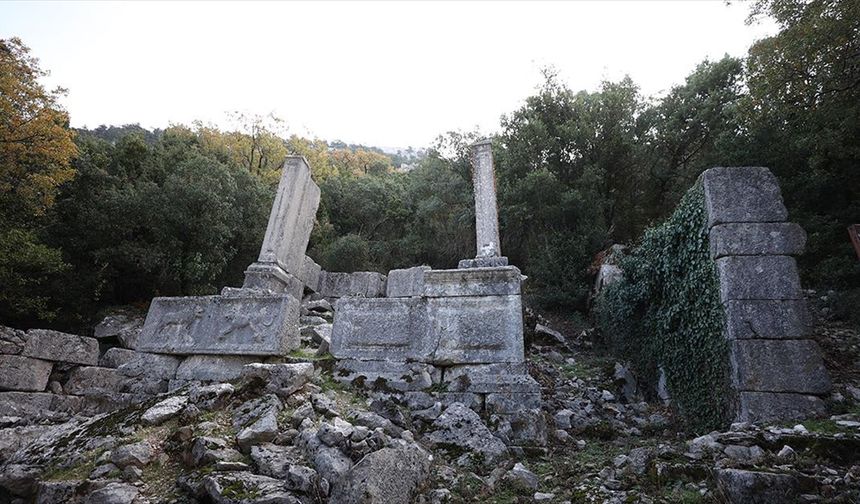 İlk defa kazı çalışması yapılan Termessos'taki iki anıt mezar ayağa kaldırılıyor