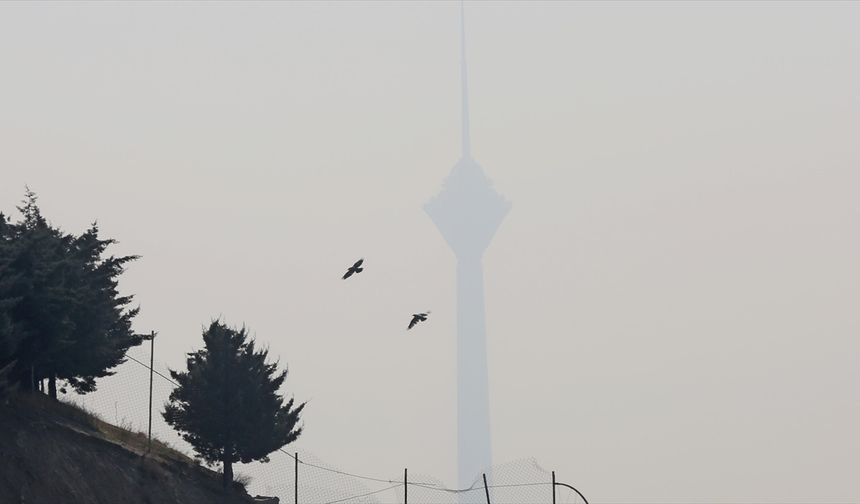 İran'da hava kirliliği ve grip salgını nedeniyle 18 eyalette eğitim uzaktan yapılıyor