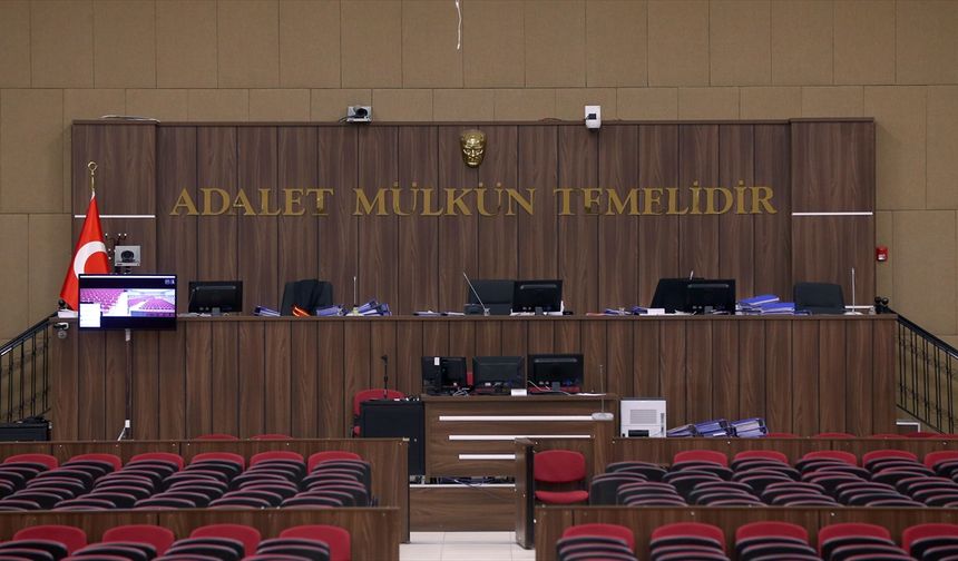 İzmir Büyükşehir Belediyesine yönelik soruşturmada 'iş makinesi ve araç kiralanması hizmet alımı' davası başladı