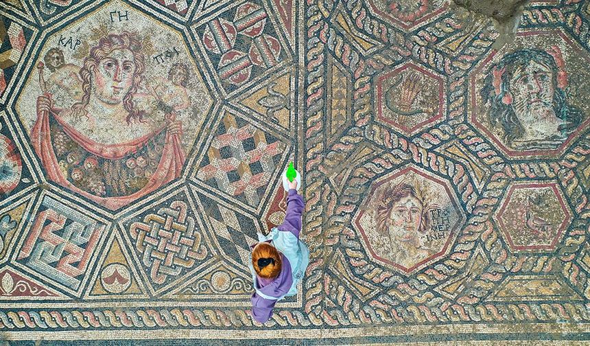 İznik'te tasvirlerle bezenmiş 3. yüzyıla ait taban mozaiği gün yüzüne çıkarılıyor