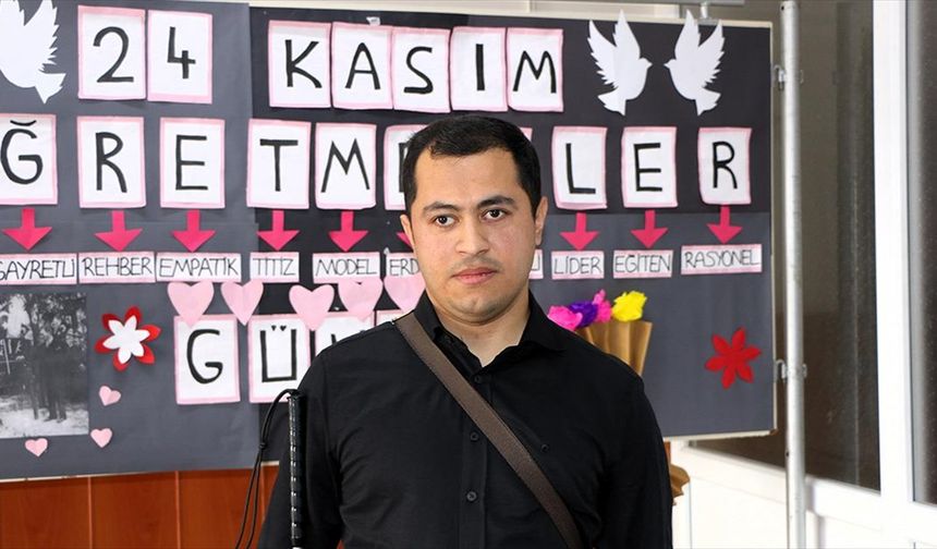 Karanlık dünyasını edebiyatla aydınlatan öğretmen, öğrencilerine ilham oluyor