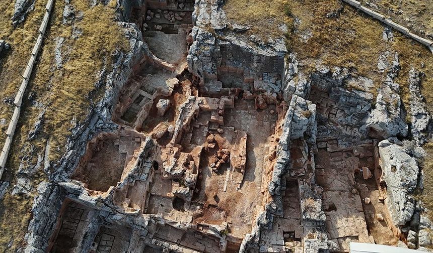 Perre Antik Kenti'nde Roma dönemine ait 1500 yıllık yaşam alanı ortaya çıktı