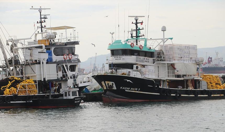 Tekirdağlı balıkçılar lodos nedeniyle 2 gündür denize açılamıyor