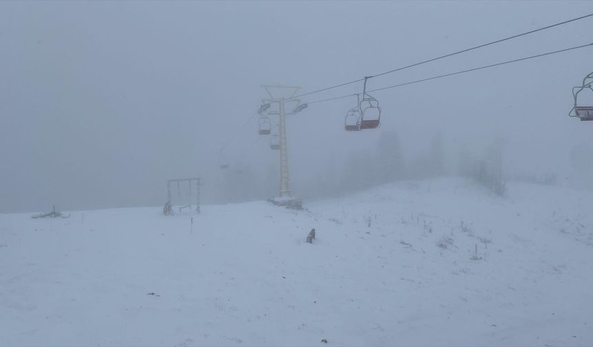 Uludağ'da kar yağışı etkili oluyor