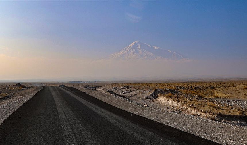 Ağrı Dağı'na yapılan 75 kilometrelik 'turizm ve güvenlik yolu' tamamlandı
