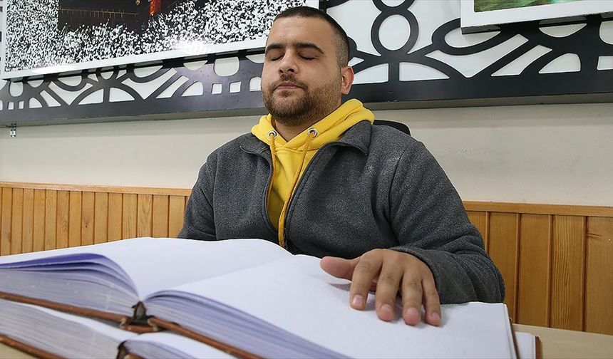 Hatay'da görme engelli hafız öğrencileri Kur'an-ı Kerim ile tanıştırıyor
