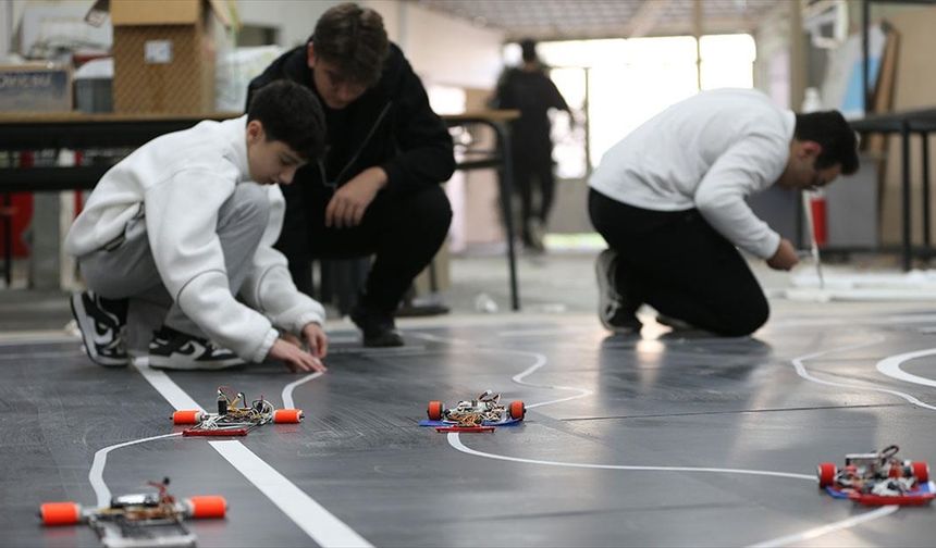 Otonom robotla Avrupa üçüncüsü olan meslek liseliler gözünü zirveye dikti