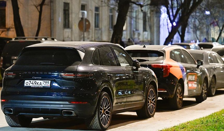 Rusya'da yüzlerce Porsche sahibi araçlarını çalıştırmakta sorun yaşadı