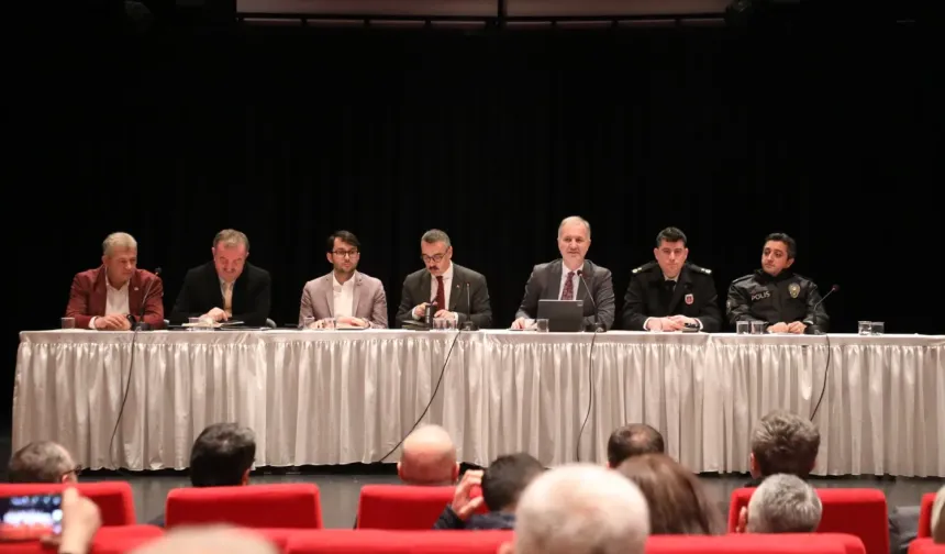 Bursa İnegöl'de 116 muhtarla istişare toplantısı yapıldı