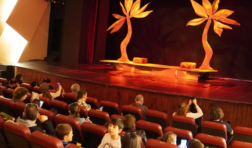 Bursa İznik'te atık piller tiyatro biletine dönüştü