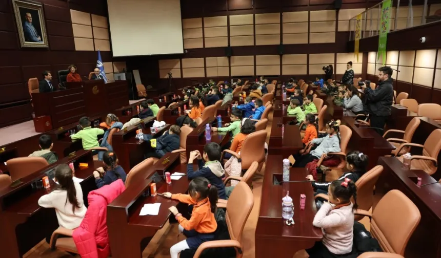 Eskişehirli minik öğrencilerden Başkan Ünlüce'ye anlamlı ziyaret