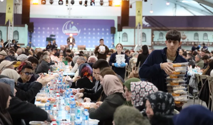 Kocaeli'nin kardeşlik sofrası dolup taşıyor