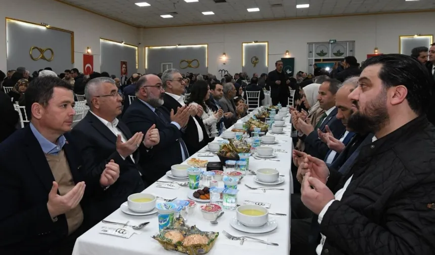  Bursa Emek'te gönüller aynı iftar sofrasında buluştu