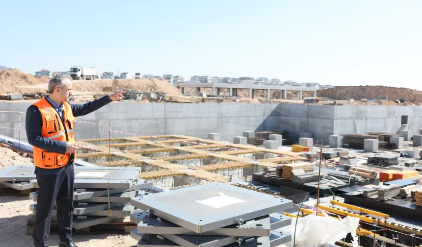 Çayırova Devlet'e deprem izolatörleri monte ediliyor