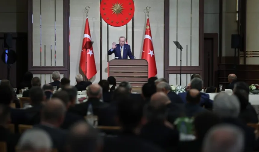 Erdoğan esnafla iftarda buluştu: Bölgesel türbülanstan başarıyla çıkacağız