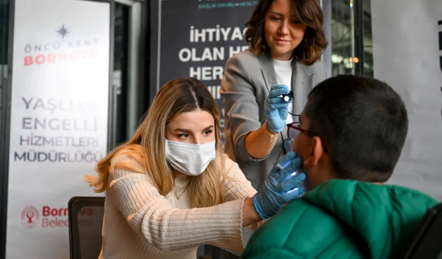 İzmir Bornova'da işitme engelli öğrencilere diş taraması