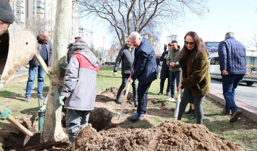 Kayseri Melikgazi'de bahar fidan dikimiyle geldi