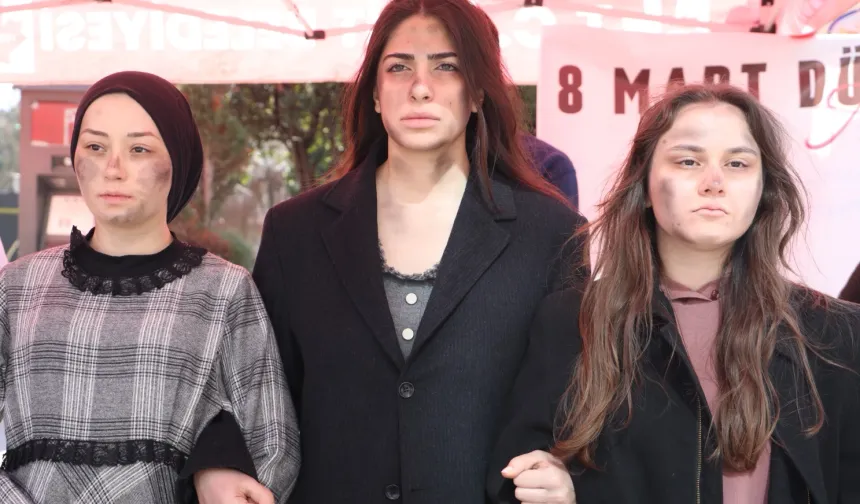 Kocaeli İzmit'te 'Bi Dünya Kadın' canlı heykel sergisi