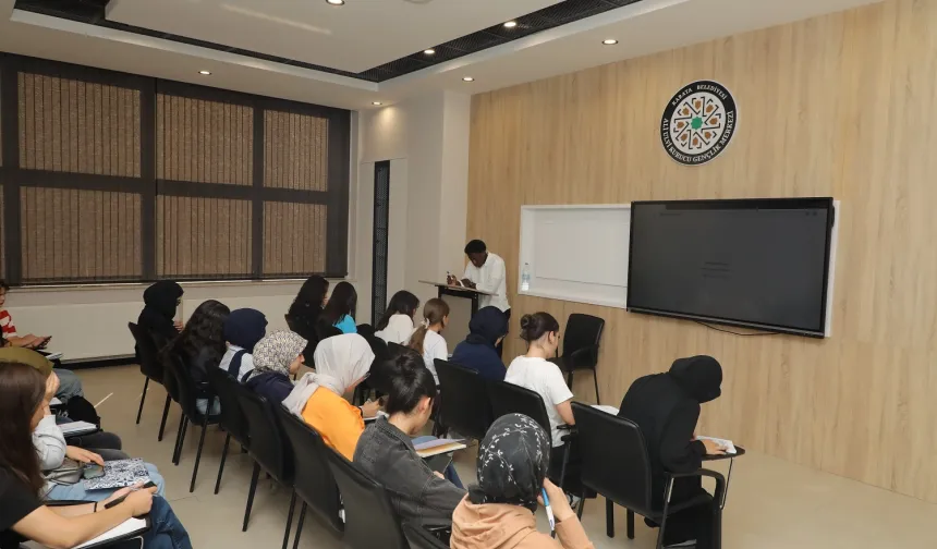 Konya Karatay'da gençlere 18 branşta eğitim fırsatı sunuyor