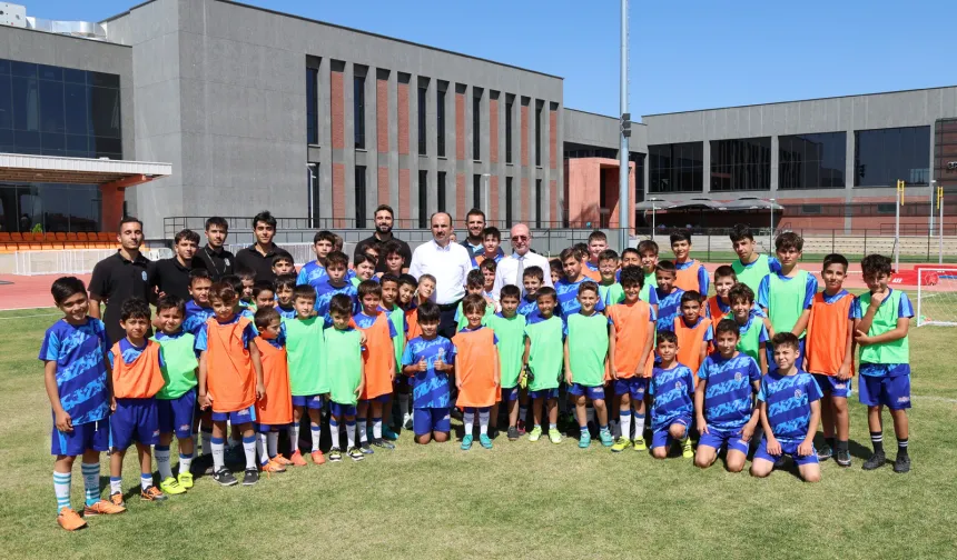 Konya Selçuklu'da minik sporculara ziyaret